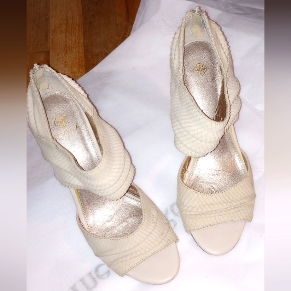 Isola Stiletto open toe heels. Cream snakeskin Leather Design. Size 9. - Picture 1 of 10